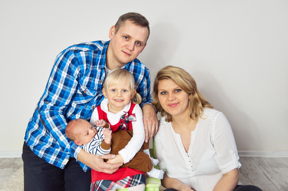 rodzinna sesja noworodkowa w studiu